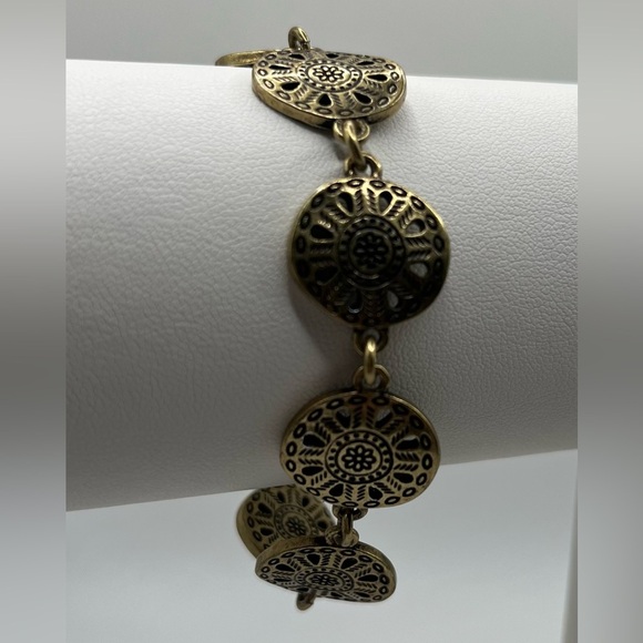 Lucky Brand Medallion Link Bracelet - Antique Gold Tone, 7.5” - Picture 4 of 5